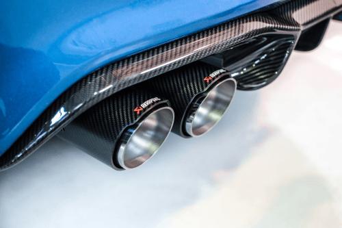 Akrapovic kipufogót a BMW-re, és új életre kel az autó